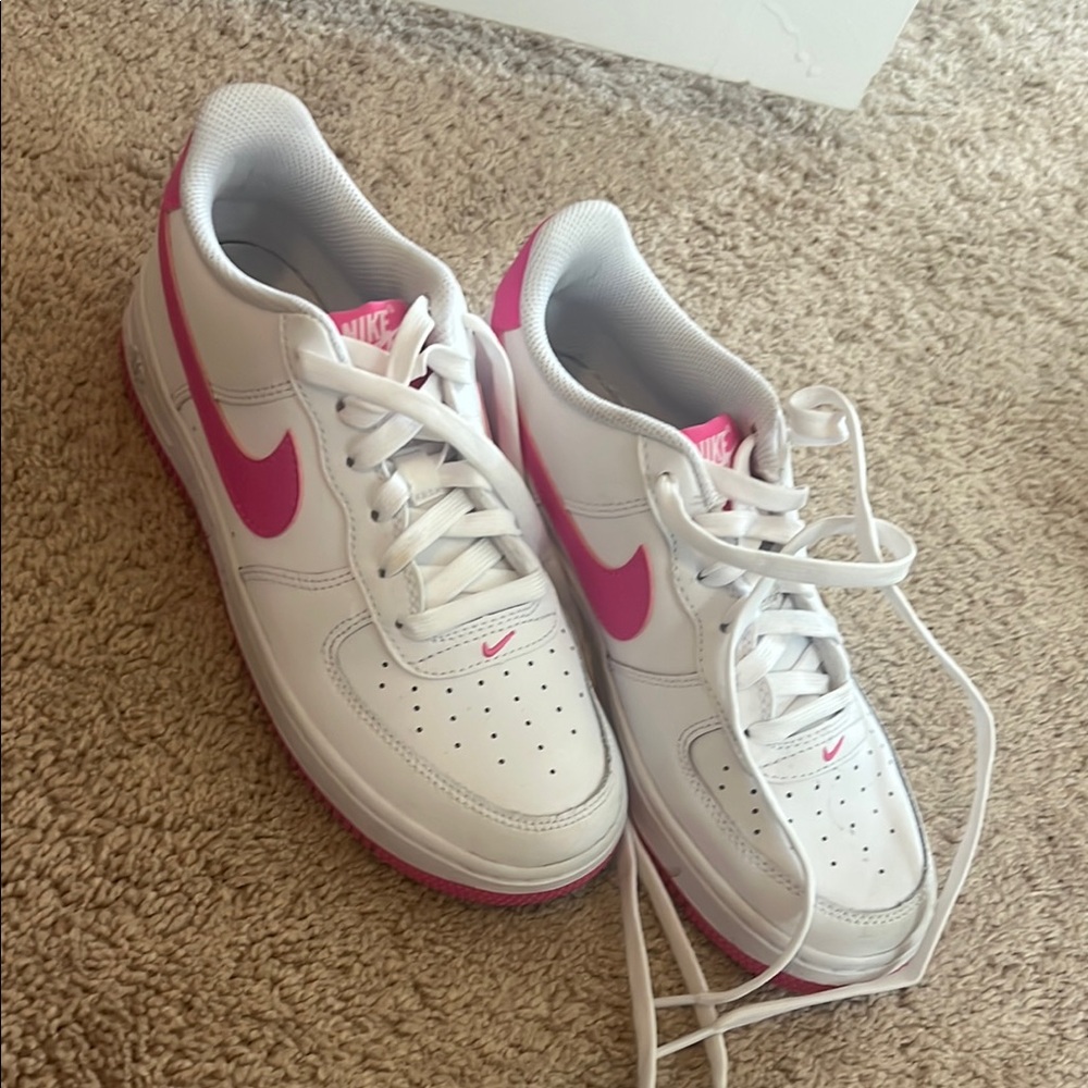 Nike Women's White and Pink Sneakers